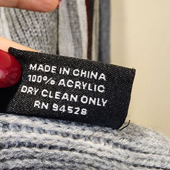 ALTARE 100% Acrylic Gray and Burgundy Stripes Fringe scarf - Picture 2 of 7